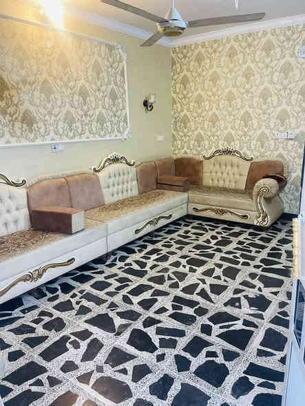 السلام عليكم دار للبيع المساحه120طابقين متكامل البناء كله طابوق نظيف كلش المكان الرحمه منطقة 4000 قرب مدرسة الأوزاعي طابو صرف بااسمي السعر 115وبي مجال بسيط كلش للاستفسار ***********
