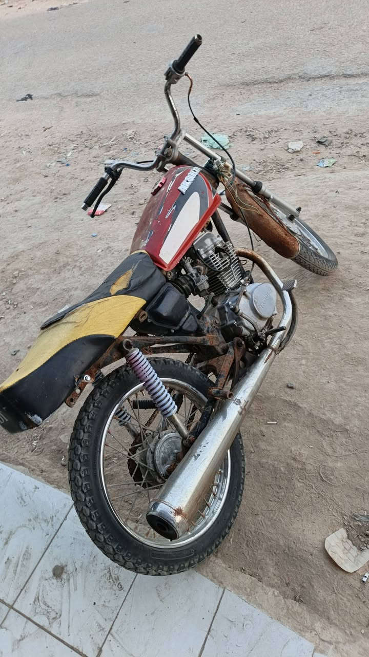 سلام عليكم
دراجه للبيع 
شوفت عينك 
المحرك لاتبخير ولا تنقيص 
الشاصي بيه بليته ورقم الشاصي 
الدراجه مال شغل او تاخذه تعمير للمكان بابل قضاهالقاسم وسعر الدراجه 200 وبيه مجال قليل هاذه  رقمي ***********
