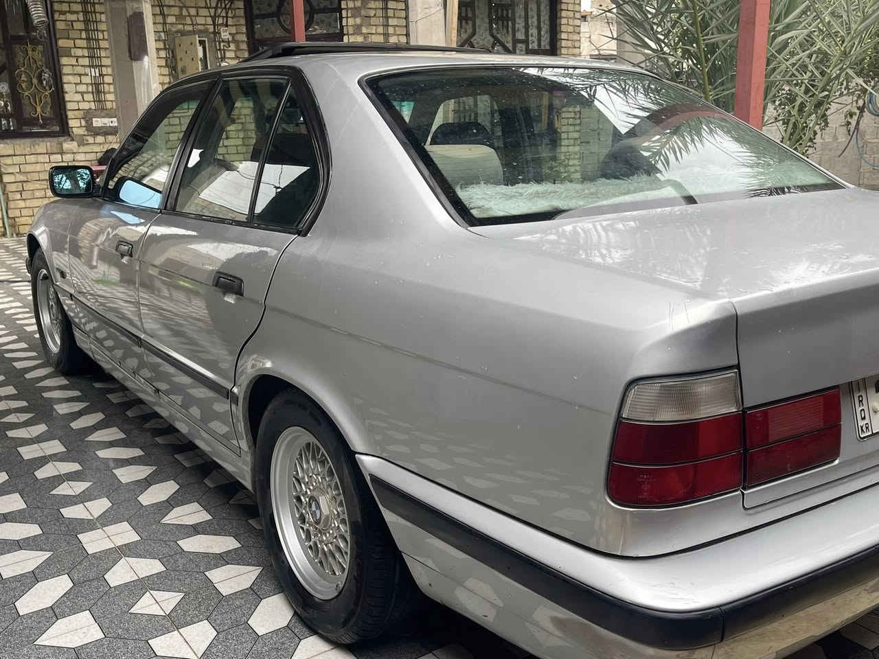 السلام عليكم  BMW525 اصل  مسكر فانوس السيارة بلادية فقط صبغ جماليه بدون ضربه بس شخط باب الخلفي موضح بالصور السيارة خير من الله ومابيها اي نقوصات فقط غاز التبريد والهيتر اني لاغي تخم تايرات وصدر حدادية نعمة من الله وفتحه السيارة خير من الله  الداخل مخمل السيارة مال جناي باسمي رقم اربيل سنويه لسنة2030 السعر75مجال قليل
***********
