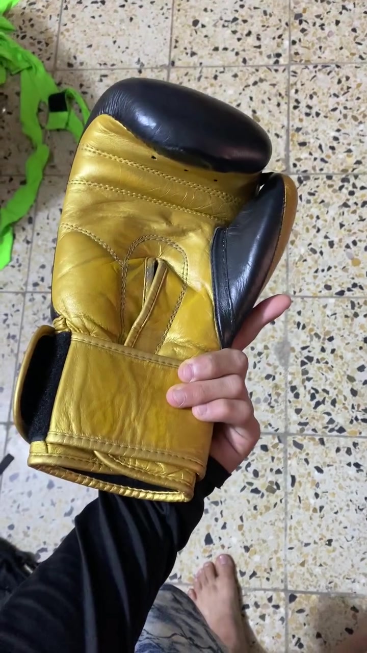 السلام عليكم جف ماركة عالمية مستعمل كلش قليل جف جديد سعرة ٤٥ مكاني بياع الشرطة الرابعة هذا رقمي. ***********
