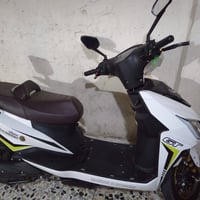 دراجه سكنز للبيع دراجه نضيفه 6 بطاريات تمشيك 75 كيلو سرعه 80 تجي 4 نمر...