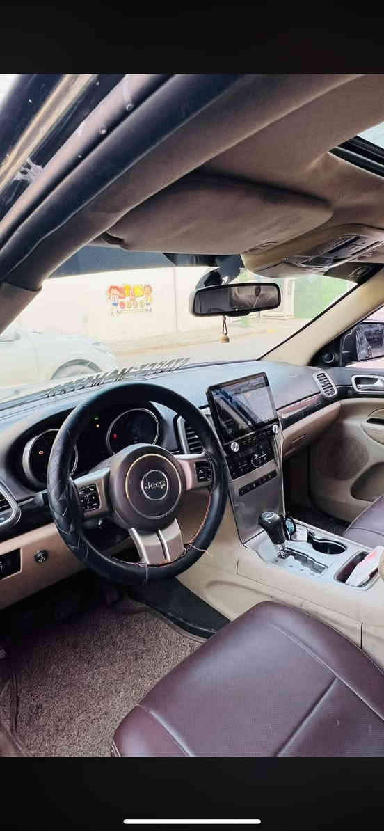 سلام وعليكم
للبيع جيب كراند شيروكي 2011
محرك v8 5700 
عليها منظومه غاز
بنوراما 
حساسات خلفيه 
السياره محدثه كت srt دعاميه اماميه خلفيه ويل srt بنيد لايتات 
رقم بغداد هزه جديده رقمه حلو تحويل 
السياره مصبوغه عام
لغد شاصي كص كفاله من ذن
السعر 135 وبيها مجال
***********

