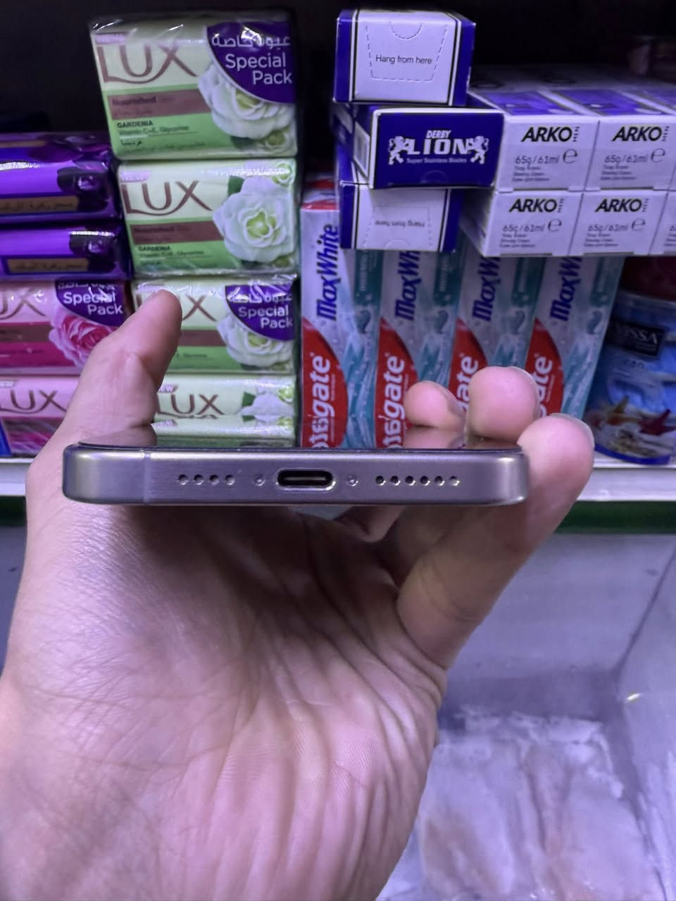 آيفون 15pro max للبيع جهاز نضيف مامفتوح سعر 1150 للتواصل واتس ***********
