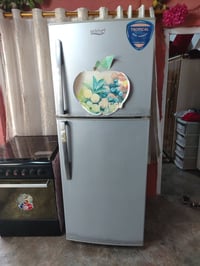 ثلاجة • كبيرة • شرط