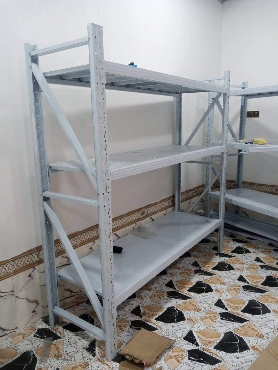 السلام عليكم رفوف ثقيل اصلي قياس 2,*2الطول والعرض العمق 60رفوف جديدة للتواصل *********** مكاني الانبار موجود توصيل حسب الاتفاق

