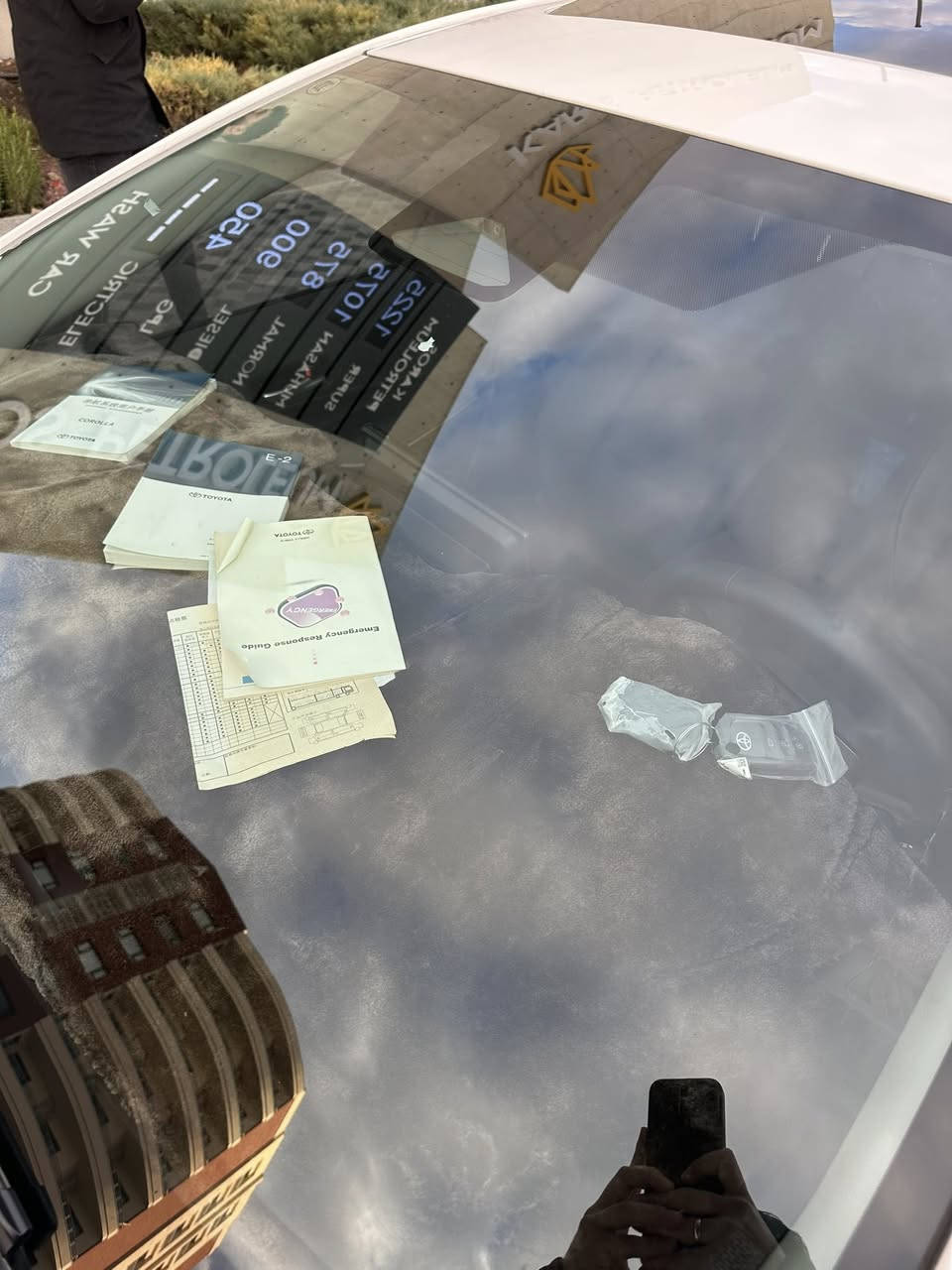 Crola 2024 HEV🪬
٣٥٠٠٠ کم ڕۆشتوە
هەموو گیانی بەشەرت هیچی پێوە نیە
کوشن جلدو سڵاید 
***********
