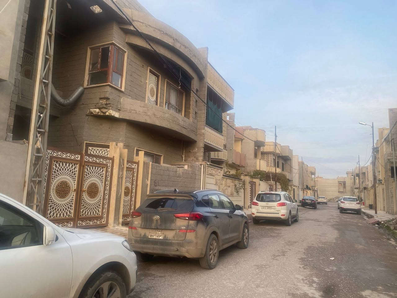 للبيع بيت طابقين /جمعية الحدباء مزارع الدباغ/قرب دوميز
المساحة 125 متر مربع
واجهة 10
اتجاه قبلة
الطابق الاول: مطبخ +استقبال +هول +غرفة نوم+صحيات
الطابق الثاني:غرفتين نوم
للاستفسار: ***********
