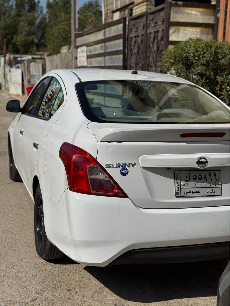 نيسان سني هندي ليبل ازرق 2018 السيارة مبدل بيها جاملغ امامي ايسر وحالوب قمارة فقط بدون دواخل وبيها ملاحظات مثل رصعات على شخوط السيارة جاهزة للأخير كير مكينه حدادية ادامه عامة مسوي السيارة تضرب كير وتطلع شرط الفحص ميحتاج مصرف السيارة مال جناي خيرمن الله 
السيارة باسمي تحويل ثاني يوم 
عارضها 100$ وبيها مجال 
***********
*********** بغداد, العراق
