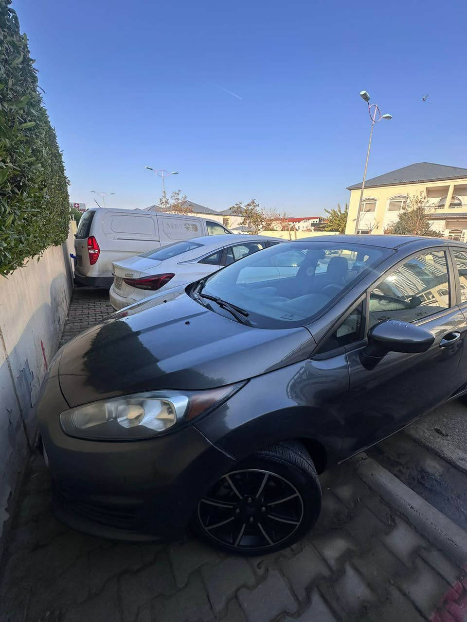 فۆرد فێستا مۆدێلی ٢٠١٨ ، تەنها یەک دەرگای سەکنی سبوغە ، پێش و پشتی کەپسە داخیلی نیە ئێرباگی نەتەقیە سەیارەکە مواسەفاتی se ، سەیارەکە ٦٠ هەزار رۆیشتیە ، گێر و مەکینە بەشەرت نەکرایتەوە ، هەیکەلی سەیارەکە زۆر بە خاوێنی ماوەتەوە ( یەک دەستە) ، رەقەم و سەنەوی نوێیە ، داوای ٨٥ وەرەقەی لێدەکەم ، رەقەم *********** أربيل, العراق
