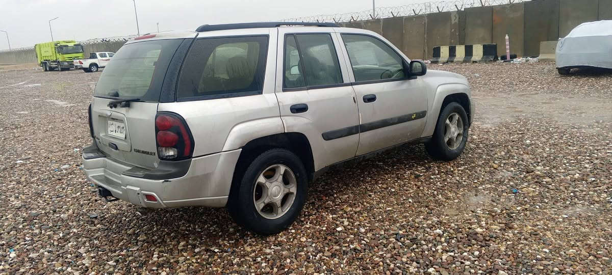 بليزر موديل 2006معلايا سنه وحده ماملعوب برقم الشاصي كير ومكينه مكفولات والسياره مكفول من جميع النواحي رقمها بصره صدامي السعر 50وبيها مجال بيع او مراوس 
***********
