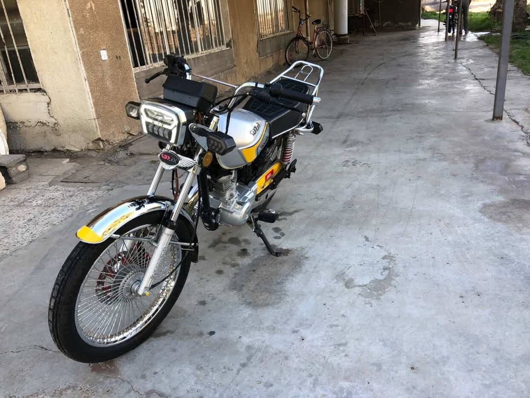 سلام عليكم شباب ايراني سونلك 25 تايكر 5كير كامله من كلشي كهربائيات شغاله شاشه شغاله محرك ١٥٠ بدون سلف التايكر الحديث كله يجي هيج اوراقهها طارن وي الصفاحيه اكفلك سرقه سعرها 700 وبيها مجال محرك بلاد برغي ممفتوح باتري جديد واذا اكو مراوس ايراني خمسه كير 23 بس كون بلاد نضيف عادي حسب النضافه رقمي بي واتساب *********** مكاني شرطه رابعه بياع
