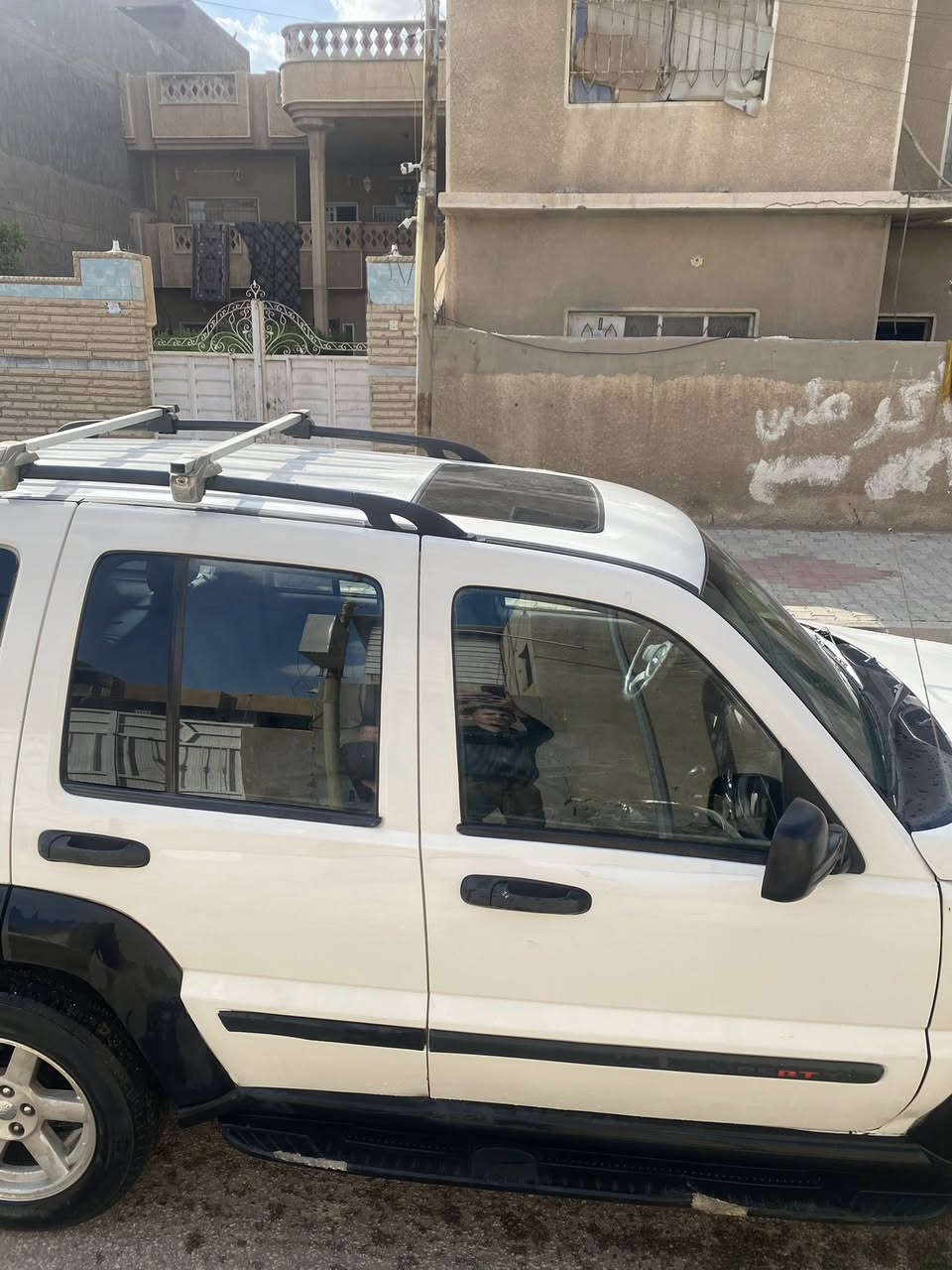 جيب ليبرتي 2007  فول موصفات 1/1فتحه سقف وشاشه اعطال مكينه 3.700وكير كفاله سياره جاهزه من كل النواحي تبريد ثلج تدفئه شغاله كهربائيات كلها على بلاد مابيها لا جطل ولا تيب سياره ماشيه 208 الف حقيقي  سياره مال بيت كامره وشاشه وسستم سماعات حداديه خير من الله ارضيه مدوشمه جلد بيها مكانات صبغ سياره فور ويل 4x4دشبول مابيها كلوبات مشتغله سياره صافيه سنتر لوك شغال جامه خلفيه ع ريمونت وبالعافيه على ياخذها رقم بغداد دولي مابيها اي نقص 
السعر 78 وبيها مجال 
العنوان بغداد الكماليه 
الهاتف ***********
