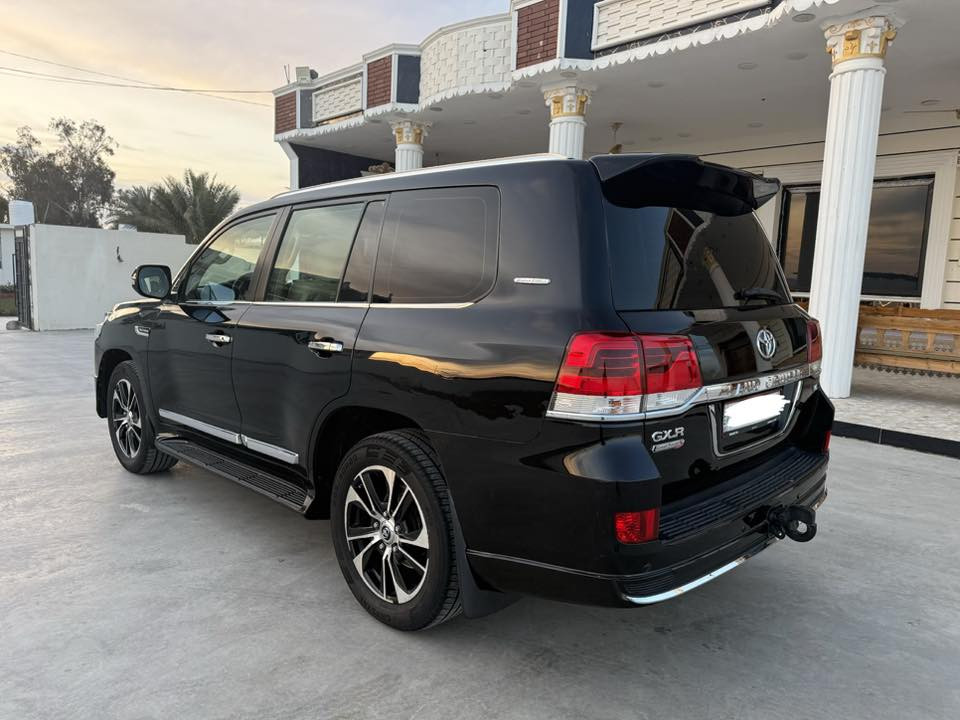 السلام عليكم للبيع لاندكروز موديل 2016 بريم 6سلندر  رقم سليمانيه مكفوله كفاله عامه فول مواصفات كراسي كهرباء كشنات جلد أم الدفدي حساس امامي خلفي وحساس خلفي فتحه مري شفط لايت زنون ماشيه 169 حقيقي وباقي المواصفات معروفه السعر 455 للاستفسار ***********
