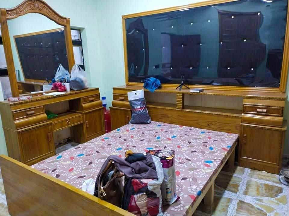 غرفة خشاب تسكام شبه الجديده
 طول 3 متر 
5ابواب مكونه من 4قطع 
السعر 800 الف مكان نجف


**إذا كنت صاحب هذا الإعلان وتريد حذفه لأي سبب، رجاءا أرسل رسالة إلى الدعم الفني**