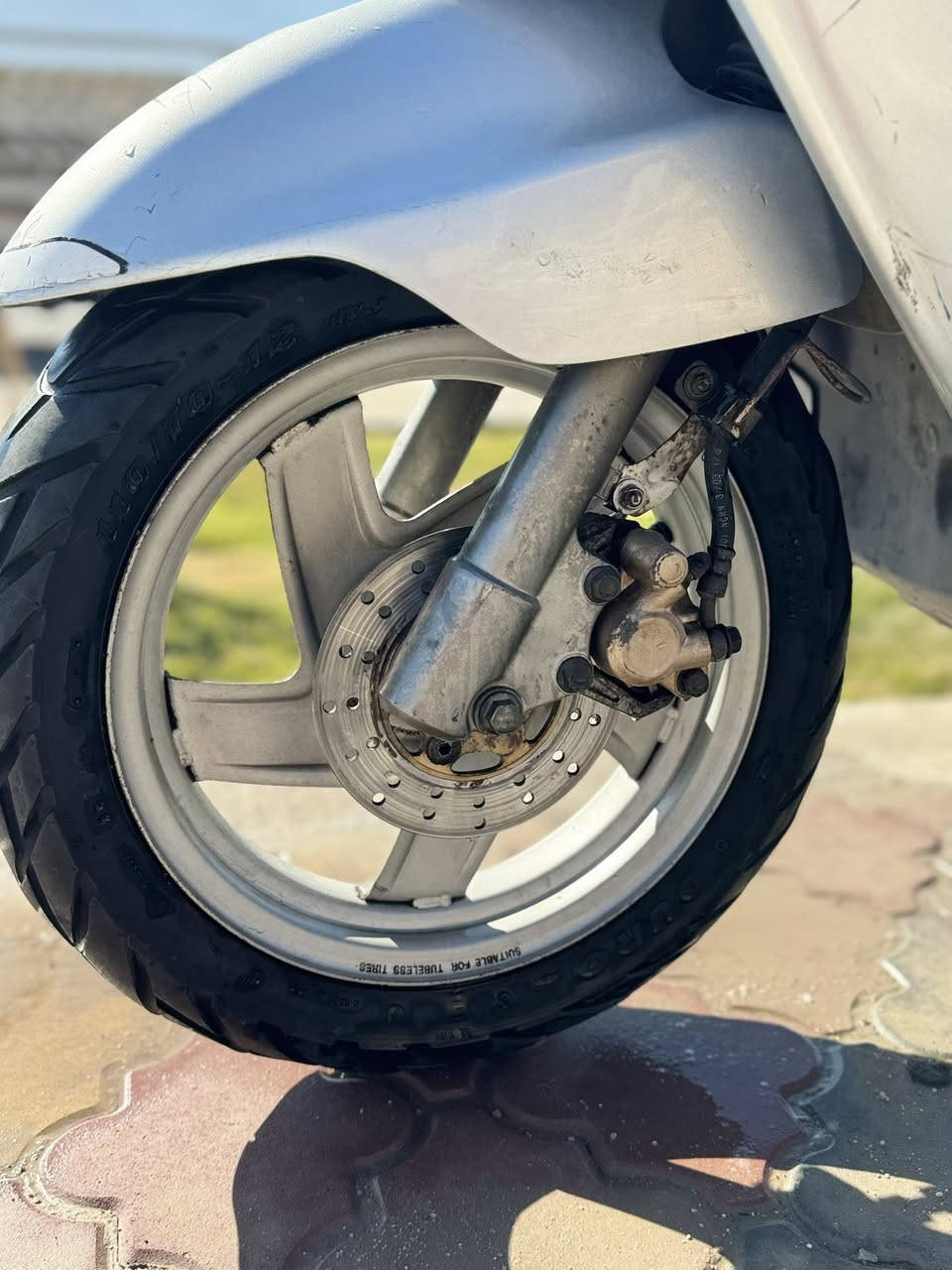 للبيع دراجة أكزز نظيفة ومضمونة
الدراجة بحالة كلش زينة، استخدام خفيف، مكينتها قوية وما بيها أي عطل وشرط النهضه .
الدراجه كلها شغاله / سلف - هندر - اشاير - هورن - عداد بانزين - عداد السرعه - الدراجه برغي مامفتوح بيها وشرط الفحص وين مايعجبك 
ما تحتاج صرف، تركب وتتوكل على الله.
اللون: رصاصي 
الممشى: بل تصوير مبين
السعر: مناسب وقابل للتفاوض 
الموقع: ناصريه مركز حي الجامعه ْ

📞 للاتصال أو واتساب: ***********
