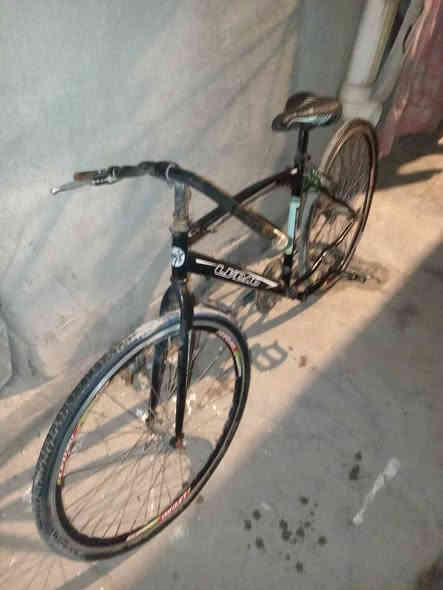 بايسكل رياضي لبيع
بي بنجر تاير لورا فقط
سعر 50 وبي مجال
***********
