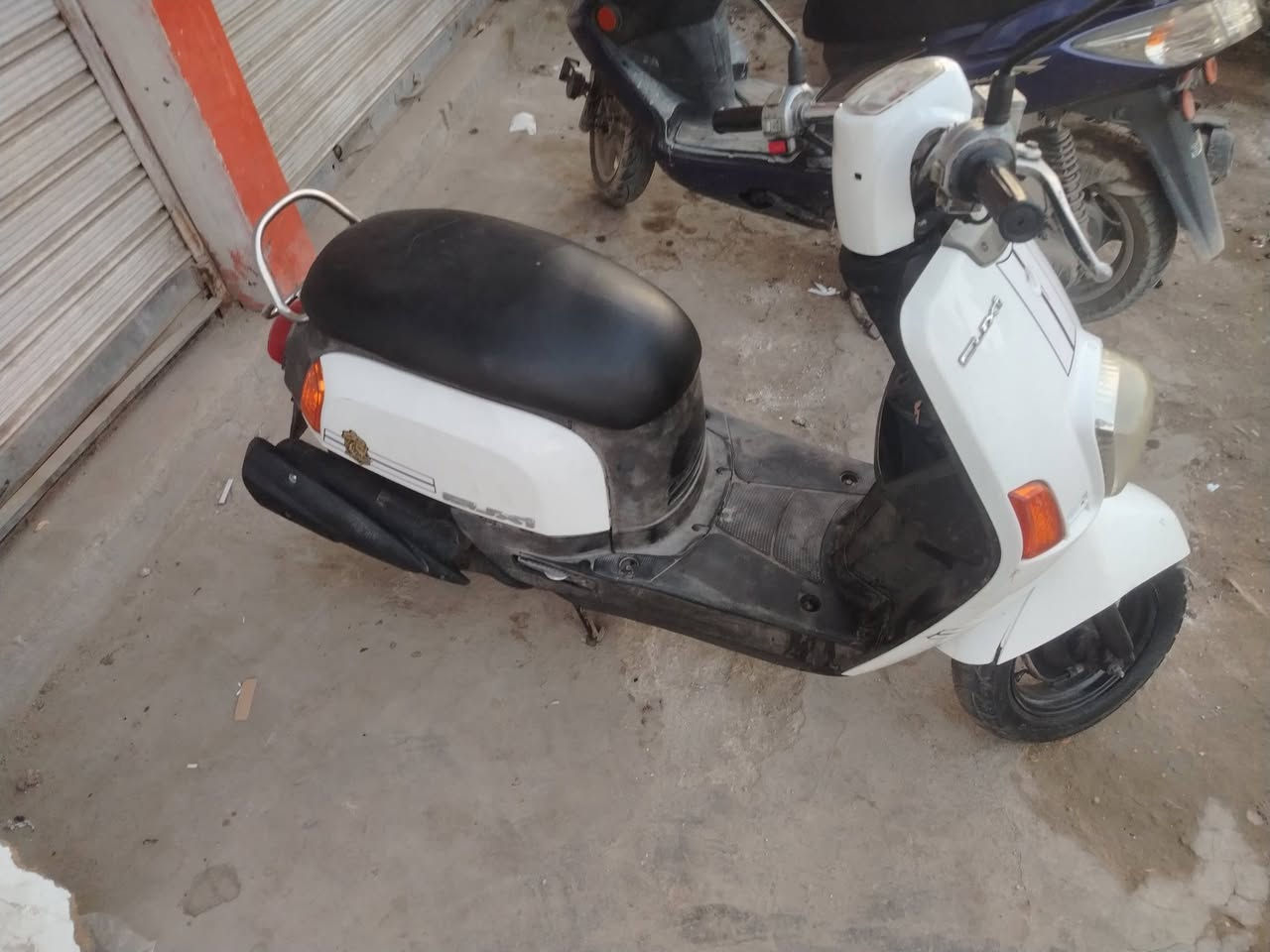 السلام عليكم ورحمة الله وبركاته ماكس بوليس كفاله عامه برغي مفتوح الدراجه كامله شلعه معدل السعر ٦٥٠ وبيه مجال المكان بغداد الجديده يم الملجه ***********
