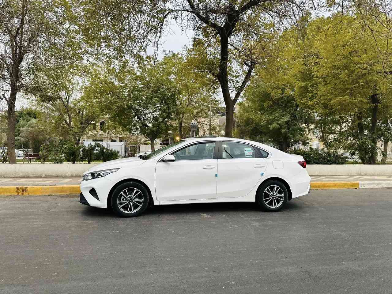 سيراتو موديل٢٠٢٤
السياره وكالة الدولية
خليجي كفاله عامه من الزلغ
حجم المحرك ٢٠٠٠
فتحه 
ويل كب 
السبير ويل كب
سبيرها منازل 
السياره جديده بمعنى الكلمه
مصروف عليها 
دوشمه ارضيه 
وكشنات هم مدوشمه 
ماشيه ١٩ ونص 
رقم بغداد بسمي
السعر ١٩٣ وبيها مجال بسيط
العنوان الكاظميه 
***********
