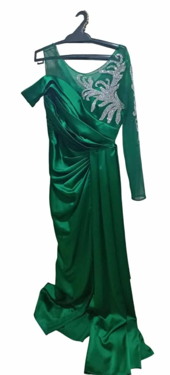 فساتين لبسه وحده واكو جديد 
عندي احذيه وجنط يدويه


**إذا كنت صاحب هذا الإعلان وتريد حذفه لأي سبب، رجاءا أرسل رسالة إلى الدعم الفني**