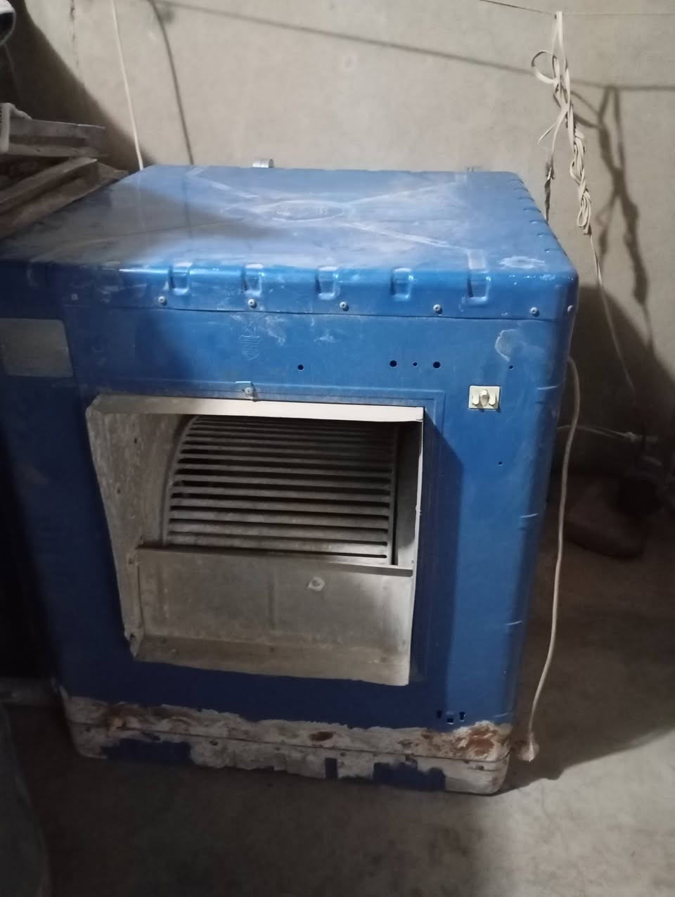 كنفيرة جديدة لوك السعر 75و مبردة اربعة اونص نضيفة حيل مابيهة اي عيب السعر 100 الاتصال***********
