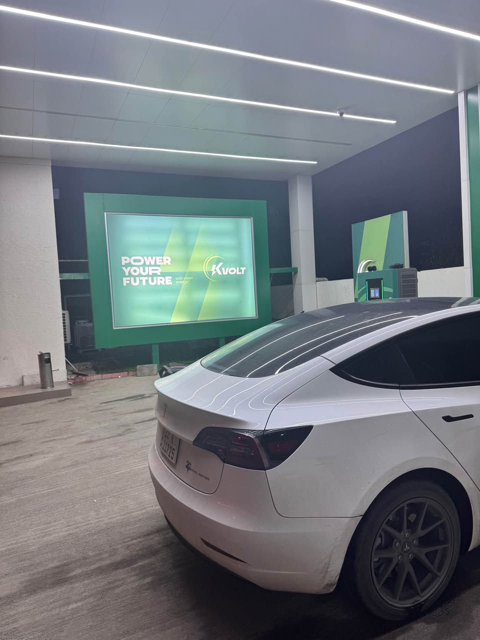 Tesla model 3 dual motor long range 2023🔥

30 hazar km roshtea🔥

1 parcha bas bonet 

Erbag sukan bn pe

Patre ba shart

Pesh u psht ba shart

Full fulll nau spe 
***********
ئەگەر موشتەری نی سەرمان مەیەشێنە لەگەر رێزم❤️ أربيل, العراق
