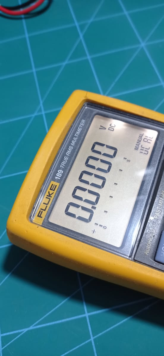 جهاز ملتيميتر فلوك FLUKE 189 غني عن التعریف مع كابل فحص بروب ماستر الاصلي الجهاز مستخدك وشغال كامل كما موضح بالصور الجهاز يضاهي عشر ملتيميترات كلاسيكية لدقته وسرعته العالية و المنبهات والخصائص المتقدمة التي فيها يعتبر احن جهاز للتصليح للاستفسار والسعر خاص .


**إذا كنت صاحب هذا الإعلان وتريد حذفه لأي سبب، رجاءا أرسل رسالة إلى الدعم الفني**