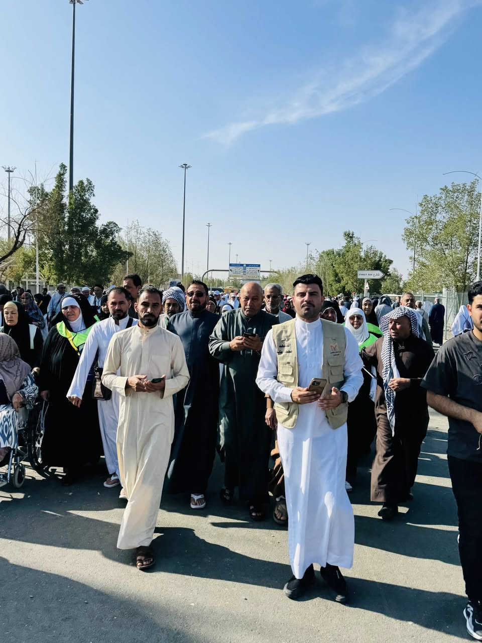 بعد التوكل على الله
عُمرة ذو الحجة 1447هـ 🌙
 🕋 المتعهد: محمد عايد الشمري 
✨ خدمات راقية • تنظيم متميّز • راحة وعبادة 
🚌 برنامج الرحلات البرّية
2 ليلة في المدينة المنورة 3 ايام - ⁠
5 ليالٍ في مكة المكرمة 6 ايام 
📍 السكن: محبس الجن
(٧٥٠)بري مع( ٣) وجبات طعام يوميا... الراغبين بالذهاب جلب جوازاتهم 
       موعد الرحلة بعد العيد
      2026/6/4
🕌         السكن المميّز
🏨 المدينة المنورة: المنطقة المركزية
🏨 مكة المكرمة: محبس الجن
✨ بإدارة متميّزة وإرشاد ديني متخصص لخدمة المعتمرين الكرام 
📦 يشمل البرنامج الكامل
✅ الفيزا
✅ السكن
✅ النقل الداخلي والخارجي (باصات VIPحديثة ومكيّفة)
✅ ثلاث وجبات يوميًا (بوفيه مفتوح) 
✅ زيارات دينية لمزارات مكة والمدينة
✅ سفرة ترفيهية اختيارية لأسواق مكة والمدينة
✅ الإقامة في أفضل الفنادق
🎁 هدايا مميّزة لكل معتمر
• إحرام للرجال
• إحرام للنساء
• حقيبتان صغيرة وكبيرة
• كتيّب الحج والعمرة
• باج تعريفي 
📍 للحجز والاستفسار
📞***********
