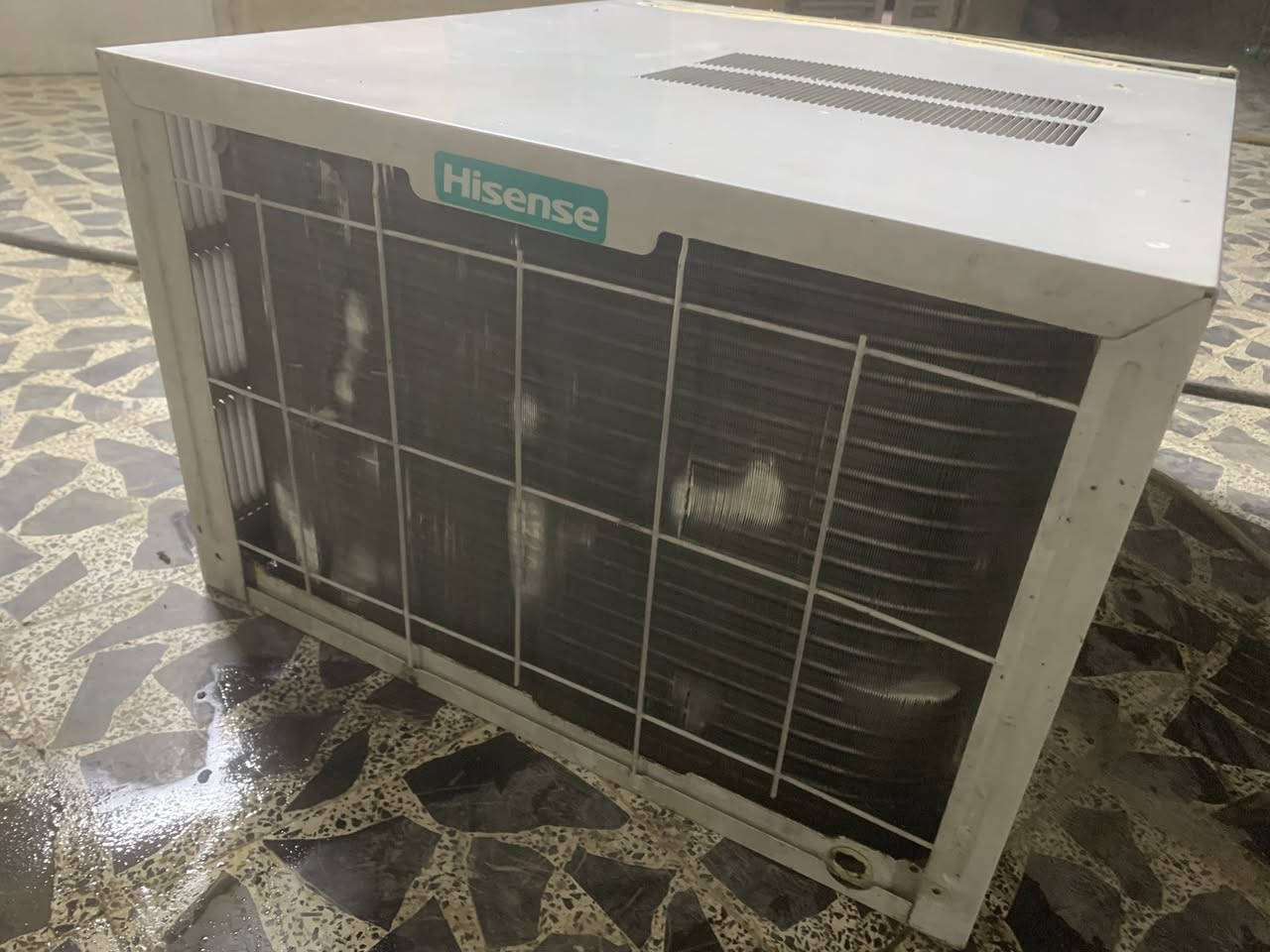 هايسنس ٢ طن للبيع مكاني بلامين السعر ٢٥٠ قفل  للاستفسار ***********
