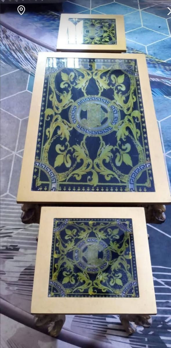 السلام عليكم 
سخان الطحان 80لتر 
ومكيف تدفئه وتبريد 
وطبلات وكاروك غير مستخدم فقط مشدود للعرض 
رقمي واتسب ***********
