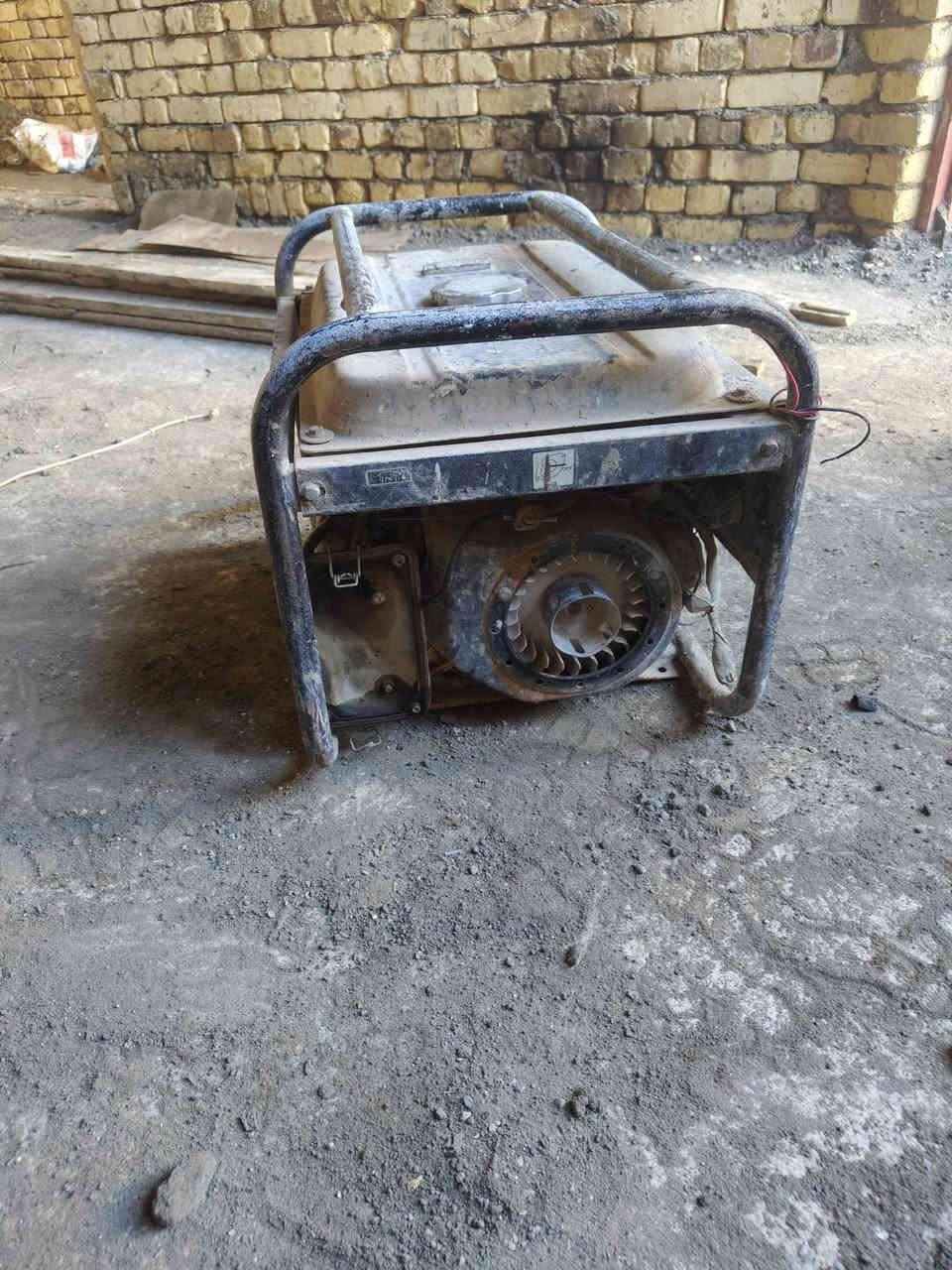 متاح مولد شغال بس يدخن عوزه رنكات مولد سلفه شغال عوزه باتري
سعره 75وبي مجال مكان كوت حي الجهاد 
***********
