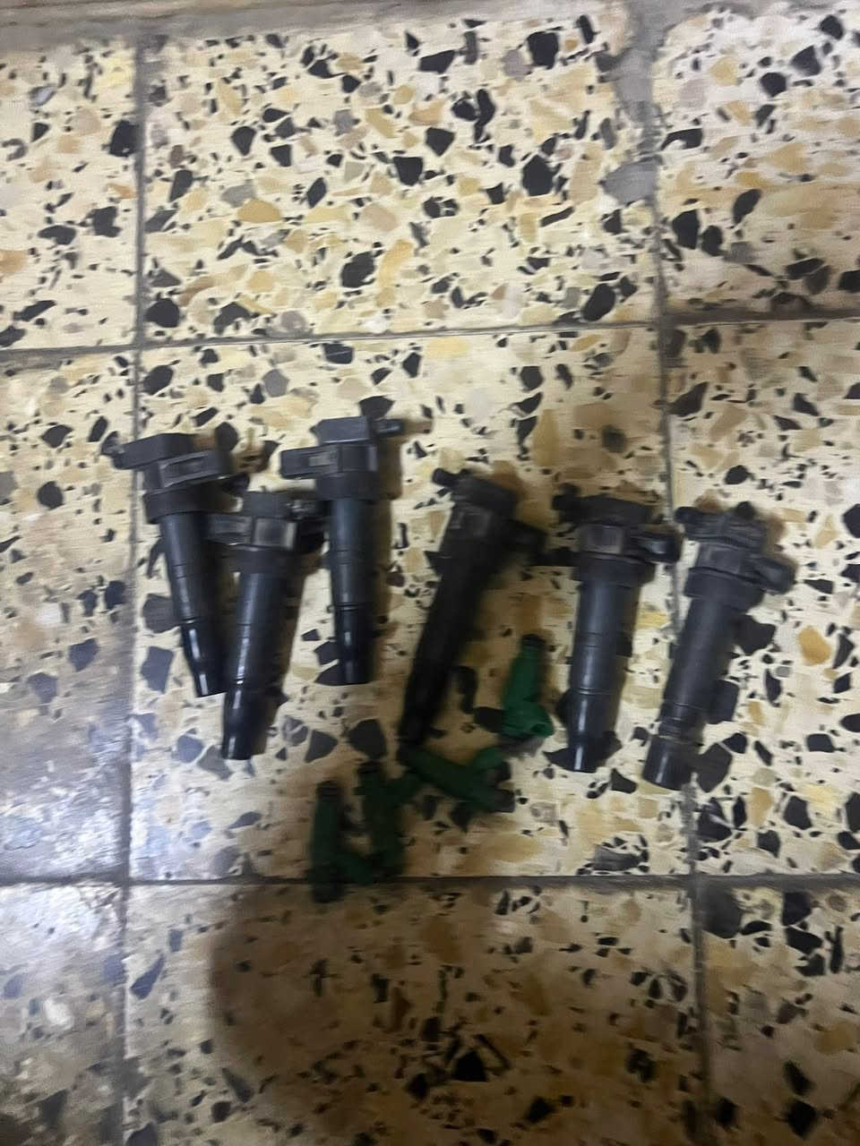 نوزلات ومجاول مال كادنزا ٦ سلندر عل فحص تاخذهن من البيت اي شي بيهن ترجعهن فاتحهن من محرك قيييم واخذ مكاني البياع ***********
