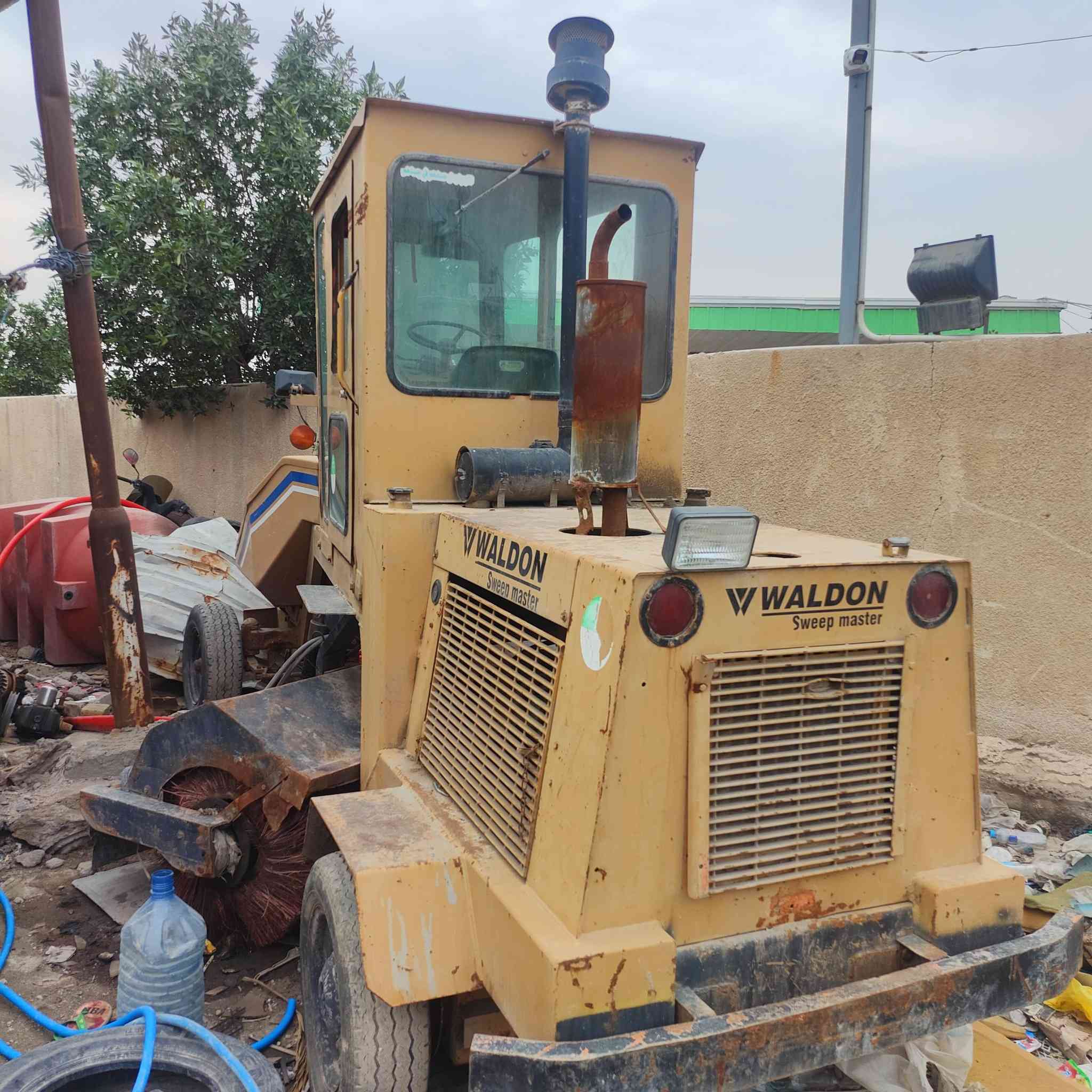 سلام عليكم 
مكناسه شارع ولدون امريكي موديل ٢٠٠٦ ارقام وسنويه اربيل منتهيه السنويه ب٢٠٢٤ 
محرك كمنز ٤ بستم بيه بخار 
مكينه جاهزه بلاديه ممفتوح بيها شي على وضع الشركه 
مكاني البصره /***********
