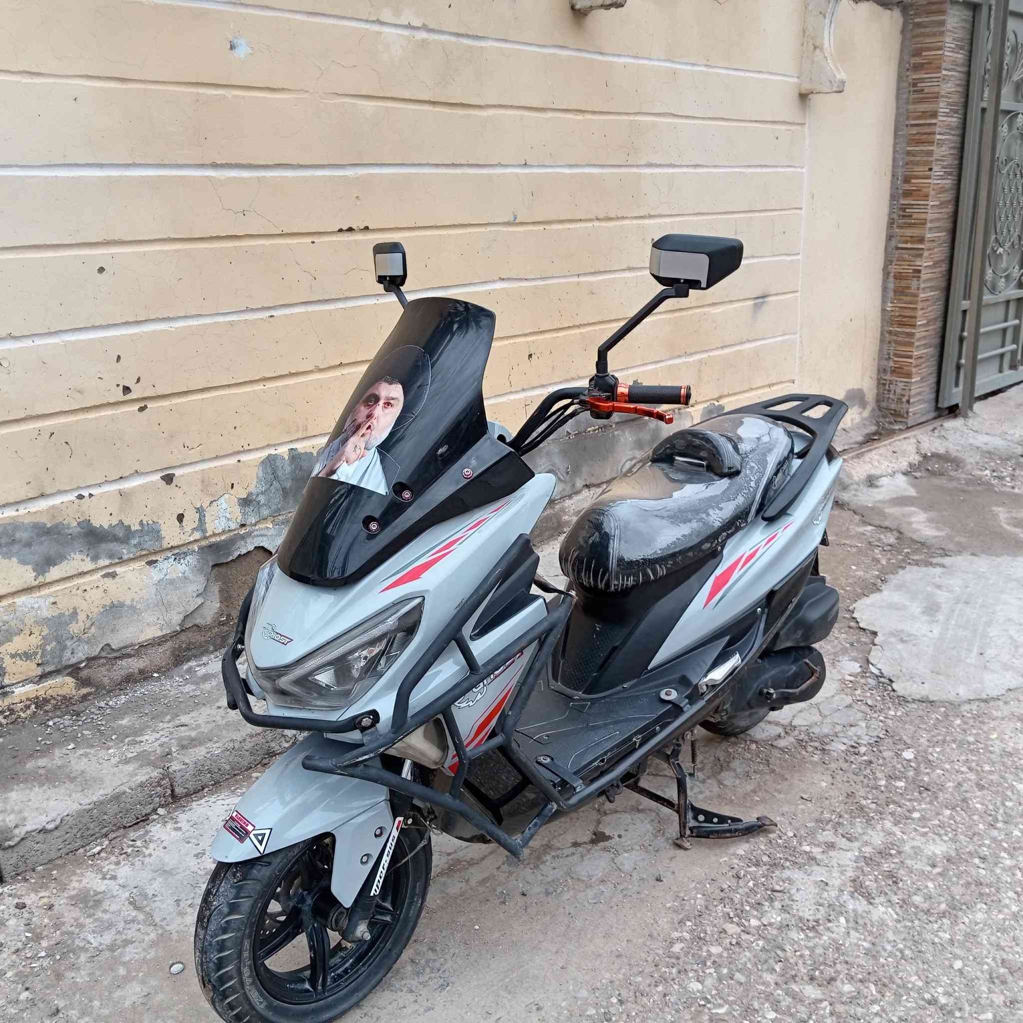 سلام عليكم
دراجه سترونج
محرك ياباني اصلي حجم 150cc
كفاله محرك ما مفتوح بيها برغي
نكره سلف +باتري جديد 
لون مميز سمنتي
دراجه كلش حلوة ونضيفه مصار شهرين من طلعت من المعرض
مكان ديالى بعقوبه ناحيه العباره
سعر 450 وبيها مجال
***********
