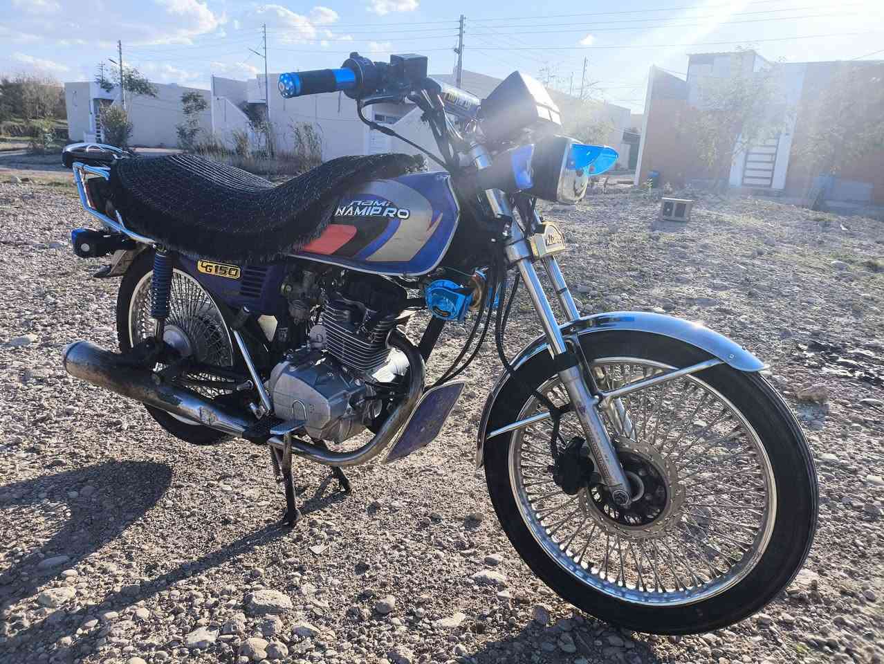 للبيع نامي برو محسن باب اول 
موديل (19) اي عيب مابي 
محرك (150)( 5 )كير
كهربائيات كلة شغال اشاير رباعي رماش ازرك دشبول بلادي لايتات بلاديات زينون جدد صفحه كلج جديد بس سلف ميشتغل هندر واحد يشتغل اي وكت اي عيب مابي هورن طاط دبلات امامي خلفي جديد 
سعر (540) بي مجال مستعجل على بيع 
رقم موبايل (***********) مكاني ديالى خانقين
