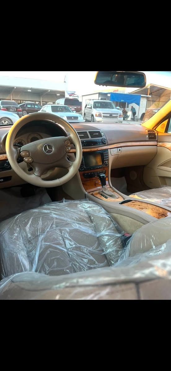 Benz e 350
Fwll mwasat 
Sax 
Panoram kwshn jld 
Nawzard 
Dubai. Beraqam 
Qfli 70$ gala 
Shwen slemani 
***********
