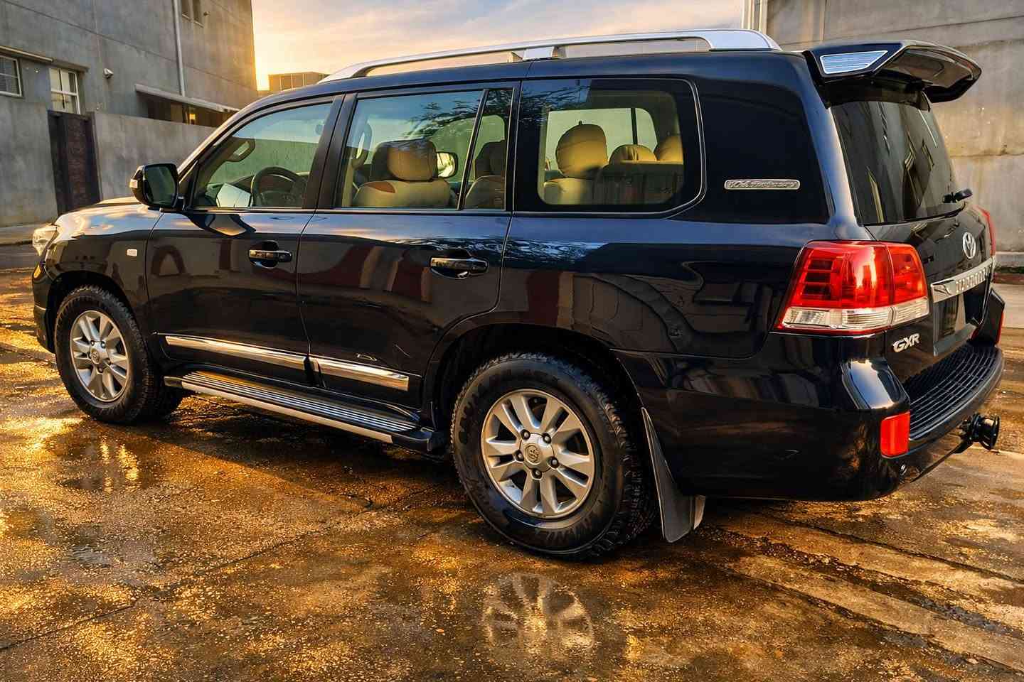 ⸻

🚙 للبيع تويوتا لاندكروزر GXR V6 2011

سيارة نظيفة جداً ومهتم بيها استخدام شخصي ✨
المحرك V6 قوي وعملي – معروف بالتحمل والعزم 💪

🔹 شرط الفحص بالكامل
🔹 شاصي أصلي بدون حوادث
🔹 مكفولة من الصبغ (فقط تعديل بارد حك شبر بجاملغ سكن الامامي )
🔹 داخلية نظيفة جداً
🔹 تبريد ممتاز
🔹 إطارات بحالة جيدة جدا 
🔹 استخدام يومي وما تشتكي من أي عطل
🔷فتحه سقف (سلايت)

سيارة جاهزة للاستخدام والسفر بدون أي مصاريف 👍
السعر مناسب وقابل للتفاوض للجادين فقط

السعر  3شدات و20 ورقه 

📞 للاستفسار الاتصال على ***********
                                                  ***********
