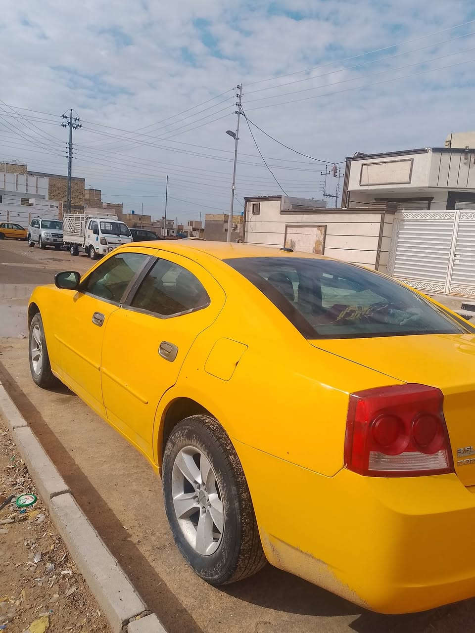 السلام عليكم جارجر 2010 للبيع صبغ جديد مكينه جديده تخمم تواير جدد سياره ما شاءلله كلهه حلوه خطهه عماره ناصريه تحويل ثاني يوم السعر خاص *********** الرقم العنوان  العماره ابو شطيب جاي من سيطره بغداد
