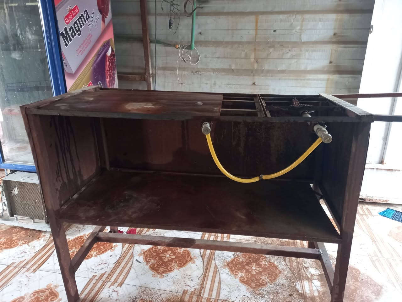 ميز للبيع طوله متر و وربع
و إرتفاع متر - حديد متوسط 

بيه عين تخدير و عين تهدير جبيره
السعر 45 الف

للتواصل 
***********
