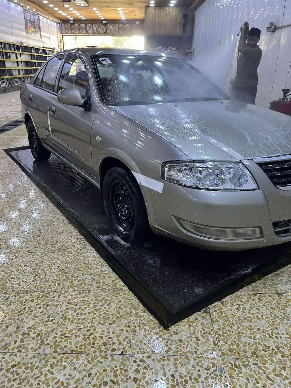 السلام وعليكم 

نيسان سني ٢٠١٢ للبيع رقم بغداد 

السياره خليجيه بيها حادث. اهنا بلعراق  سونار مرفق ويه الصور السياره فقط جاملغ امامي وبنيد الباقي شركه  بيها نسبة جراد قليله بلقماره لان لونها مميز ذهبي  عله رصاصي   تبريد مكينه كير خير من الله 
السعر ٩٤ وبيه مجال 
*********** للاستفسار التواصل خاص او الاتصال
