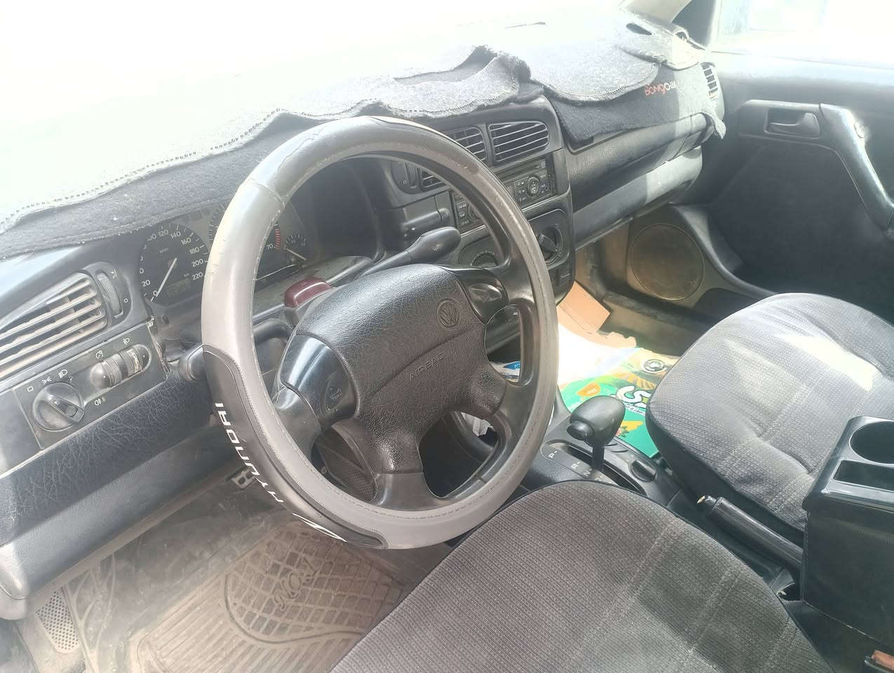 كولف فنتو للبيع موديل ١٩٩٢، رقم بغداد انكليزي، باسمي، بلادي، بدون  صبغ، بدون حادث، بدون تبديل ، كهربائيات كلهة شغالة، تبريد شغال، جاهزة من صدر وتايرات وباتري وكهربائيات وكسر ودواخل، الابواب والجام  تشتغل سنتر لوك بالرمونت.المكينة ٢٠٠٠ نوزل كير كهربائي اربع نمر، المكينة بيهة ضعف، والكير بعض الاحيان ما ينمر، يحتاج تبديل ضفيرة وسعر الضفيرة ٥٠ الف دينار من حجي ليث. العنوان بغداد مدينة الصدر، رقم الموبايل ***********
