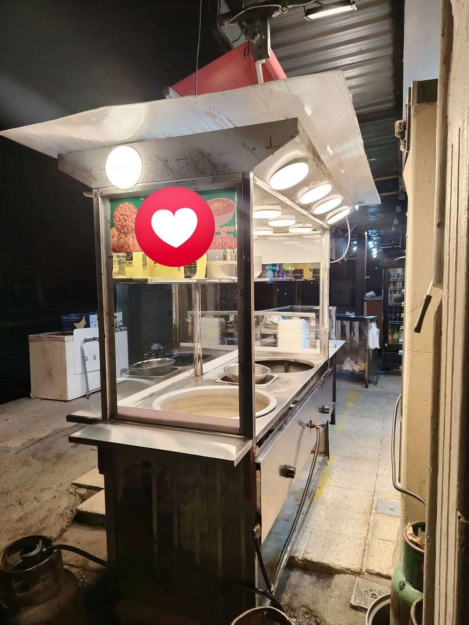 السلام عليكم. متاح جام خانه حمص وبرمه  كامله من كهربائيات ومغذي كهرب خاص نظافه فول. موقع موصل الايسر الاتصال *********** السعر 750$
