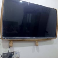 شاشة 55بوصة • مضروبة بركن