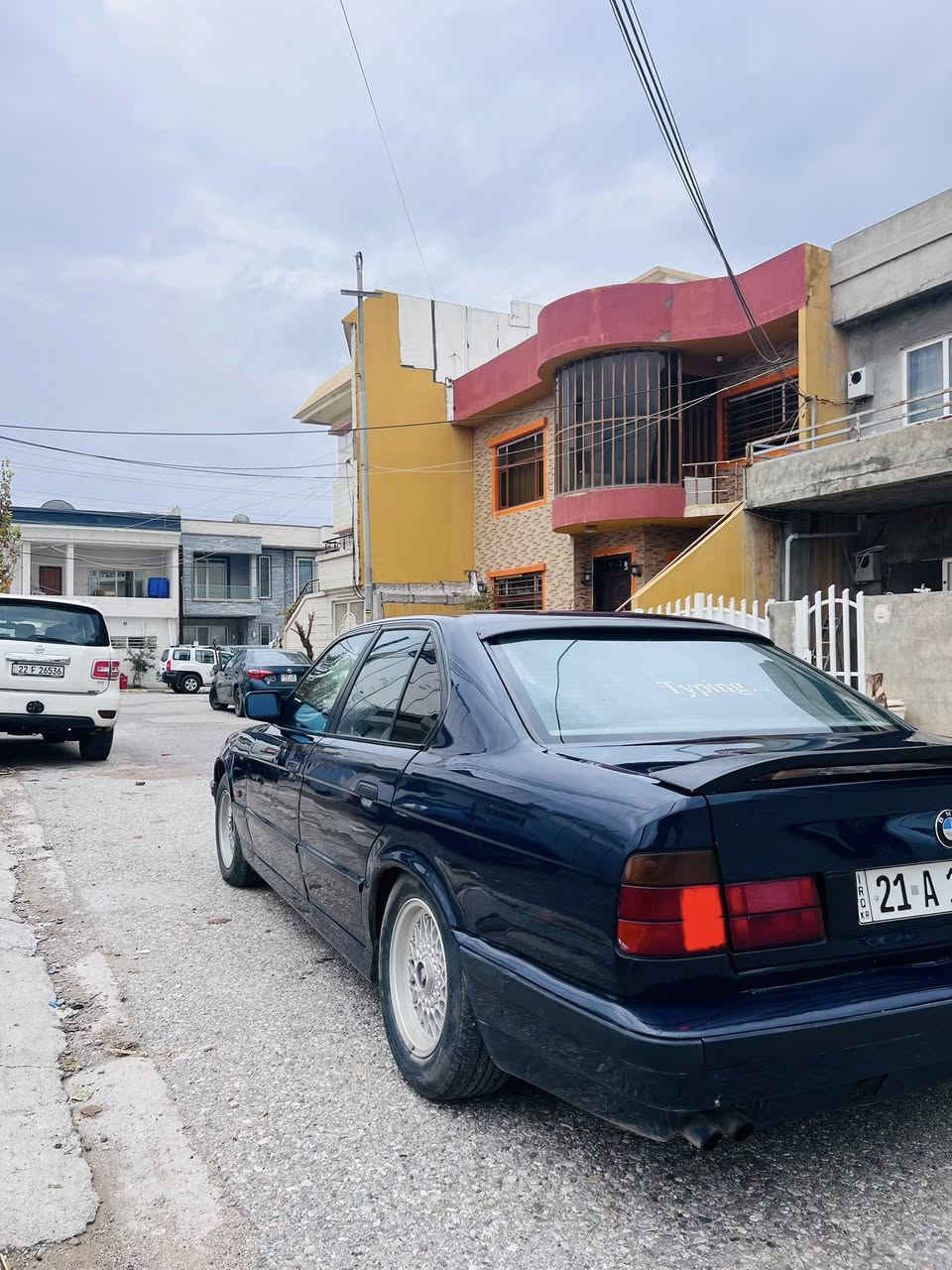 للبيع بي ام 525 بلاد موديل 1990 محرك كبس ديجيتال  رقم سليمانيه رقم و سنويه جديد شرط تحويل كير اوتوماتيك كير محرك بشرط مواصفات عدا سلايت تبريد ثلج 🧊 شغال قطعتين غرفه حلو ٢ جام كهربائي شبر حار بيها جاملغ خلفي بدون شواصي و دواخل شرط سياره احلي من صوره للاستفسار ازيد اتصل ***********
