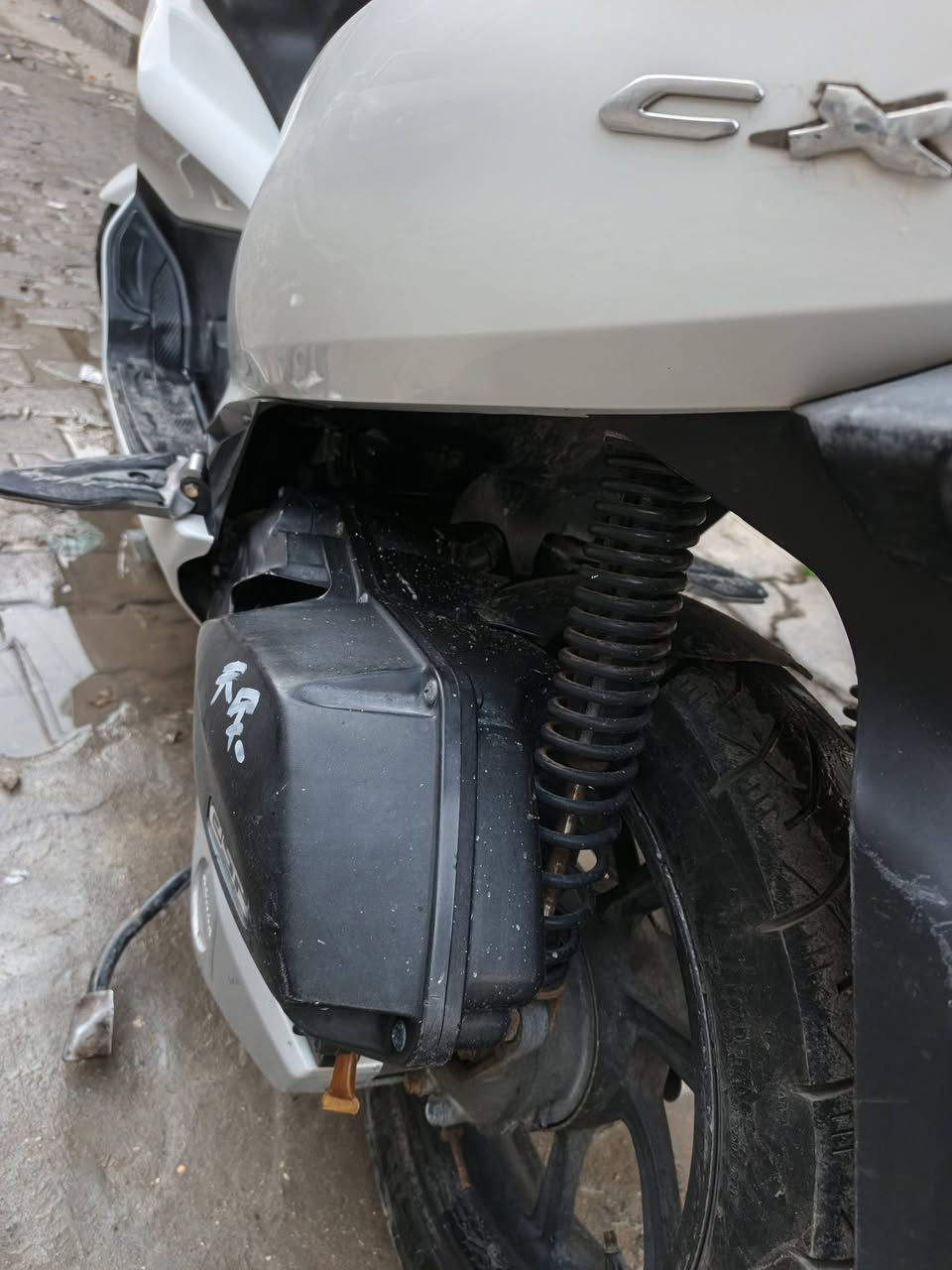 Pcx
بي سي اكس نضافه مثل متشوفون كهرائياتها وحساسات كلها شغاله  نكره سلف كفاله عامه جيب فيتر وتعال افحص السعر مليونين و 250 مكاني المنصور وهاذ رقمي متوفر واتساب
 ***********
