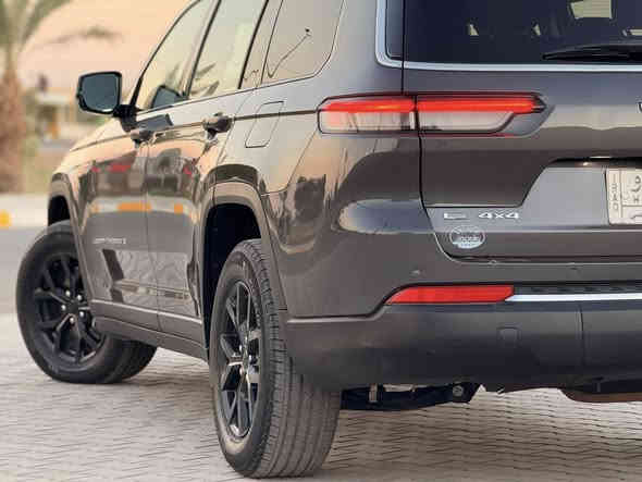 السلام عليكم 
جيب كراند شيروكي لمتدد 2023

4X4

7 راكب لارج 

ماشية 43 الف ميل 

كشنات كهرباء خزن ميموري

تدفئه ،تبريد كشنات  

لد امامي خلفي لايت  

حساس اماي خلفي 

رادار امامي جانبي

صندوق كهرباء 

شاشه كار بلي فول تحكم 

السياره فول مواصفات عده الفتحه 

*السياره حادثه قطعتين حلو سطحي تصليح درجه اولى 

 وصور الحادث بالمنشور

السياره جديده ع ايدي مستورده 

رقم بغداد بسمي 

السعر 275$

 واسط/ ***********

خابرني وتدلل
