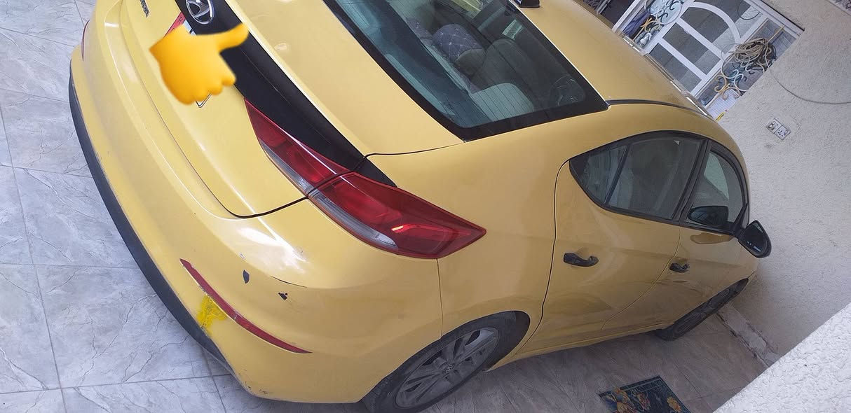 السلام عليكم ورحمة الله وبركاته 
هونداي النترا موديل 2018 امريكي ليبل واحد 
رقم بغداد مالك قادسية بسمي 
رقم انكليزي سنويه لل 2030
💐 مواصفات 💐
منظومة غاز  بنزين
كير ومكينه ما مفتوحات 
ثلاث أنظمة قياده 
ويل كب كروم 
رادار أمامي في المري 
 تحكمات استيرين 
🌹اضرارها 🌹
ايرباك دشبول طاك فقط
السعر 127   
 العنوان الديوانية 
للاستفسار الاتصال على الرقم ***********
