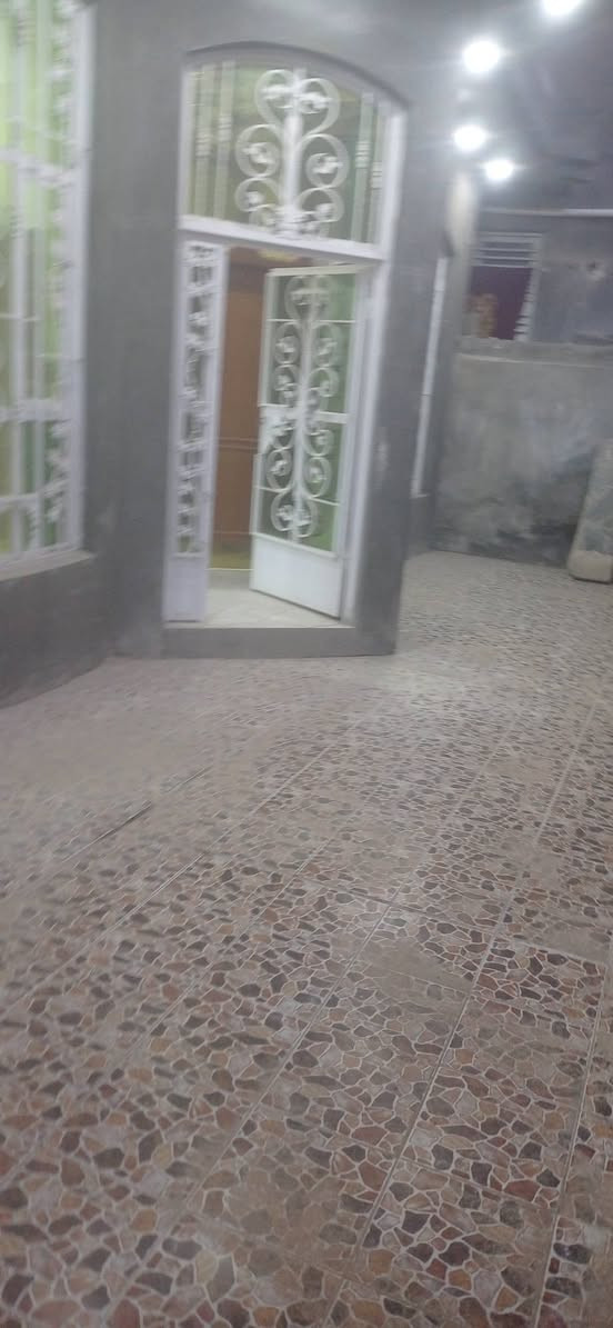 الدار للبيع المساحه ٢٠٨ طابو زراعي صرف الموقع زراعي الجمعيه خلف ملعب البو نصيف شارع تبليط موقع قريب جدا عن الجمعيه البناء حديث غرفتين نوم وصاله كبيره واستقبال ومطبخ صحيات داخليه وخارجيه سقف صب العقار حاليا فارغ الاستلام عند الشراء نفس اليوم السعر ١٩٠ بي مجال بسيط مراجعة مكتب ابو ازهر الجرياوي للعقار الجمعيه مقابل اسواق حاتم غازي الاتصال على الارقام التاليه 
***********
***********
***********/بالتوفيق إنشاءالله
