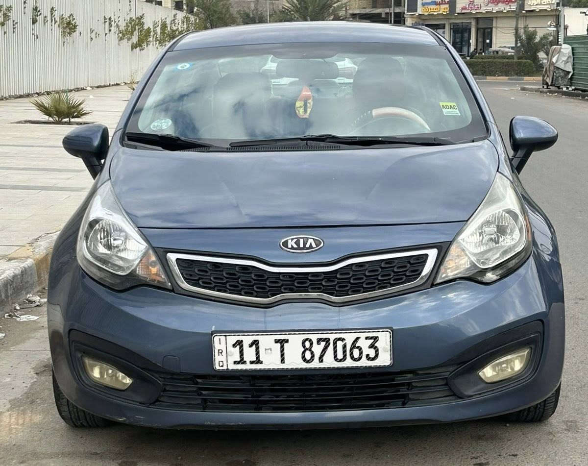 السلام عليكم كيا ريو 2016 رقم بغداد الجديد سياره جديده نضيفه حيل ماشيه قليل محرك وكير مكفولات صدر جديد تخم تاير جديد صبغ جاملغ بدون دواخل 
محرك ١٦٠٠
شاشه كار بلي 
كامره دواره 
حساس دعاميه 
تحكم ستيرن جهتين 
مثبت سرعه 
انظمه قياده عدد ٣ 
حاكيه بلوتو 
مانع تزحلق 
تحديد مساره 
مكان سياره بغداد اخوان السعر ٩٣ مجال بسيط للستفسار 
رقم صاحب سياره
***********
