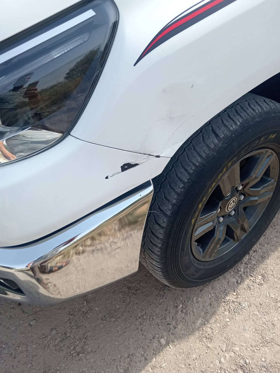 السلام عليكم بيكم هلوكس موديل ٢٣ ماشيه ٩٢ وكاله وكاله بعد سنوات ياله تصير حره شركة ساز كفاله عامه بس هاي الرصعه الموجوده بل الجاملق السعر ٢٨٥ ورقه مكان بغداد ابوا غريب *********** ابوا محمد
