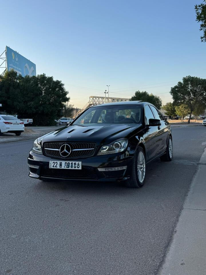 السلام وعليكم
***********
مارسيدس c350
محرك v6 
فول موصفات 
فتحه 
كشنات جلد كهرباء 
ستيرن كهرباء 
تحكمات ستيرن 
داخل بيجي 
شاشه 
لايت زينون وعدسات 
رقم اربيل تحويل وكاله بشرط 
مكانه بغداد السيديه 
السعر 108 مع مجال
